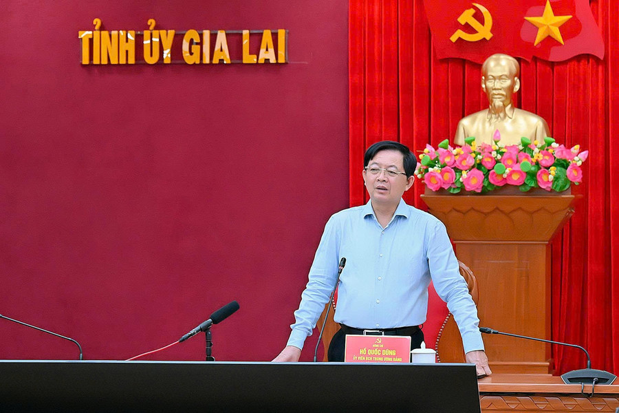 Bí thư Tỉnh ủy Hồ Quốc Dũng nhấn mạnh phải đẩy mạnh phát triển KH-CN, đổi mới sáng tạo và chuyển đổi số, phấn đấu đến năm 2030, kinh tế số đóng góp 30% vào GRDP của tỉnh. Ảnh: Đức Thụy Bí thư Tỉnh ủy Hồ Quốc Dũng nhấn mạnh phải đẩy mạnh phát triển KH-CN, đổi mới sáng tạo và chuyển đổi số, phấn đấu đến năm 2030, kinh tế số đóng góp 30% vào GRDP của tỉnh. Ảnh: Đức Thụy