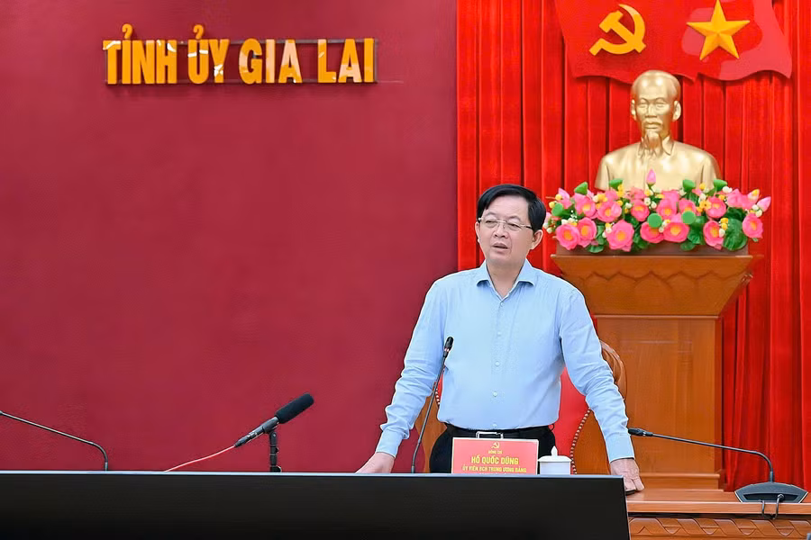 Bí thư Tỉnh ủy Hồ Quốc Dũng nhấn mạnh phải đẩy mạnh phát triển KH-CN, đổi mới sáng tạo và chuyển đổi số, phấn đấu đến năm 2030, kinh tế số đóng góp 30% vào GRDP của tỉnh. Ảnh: Đức Thụy