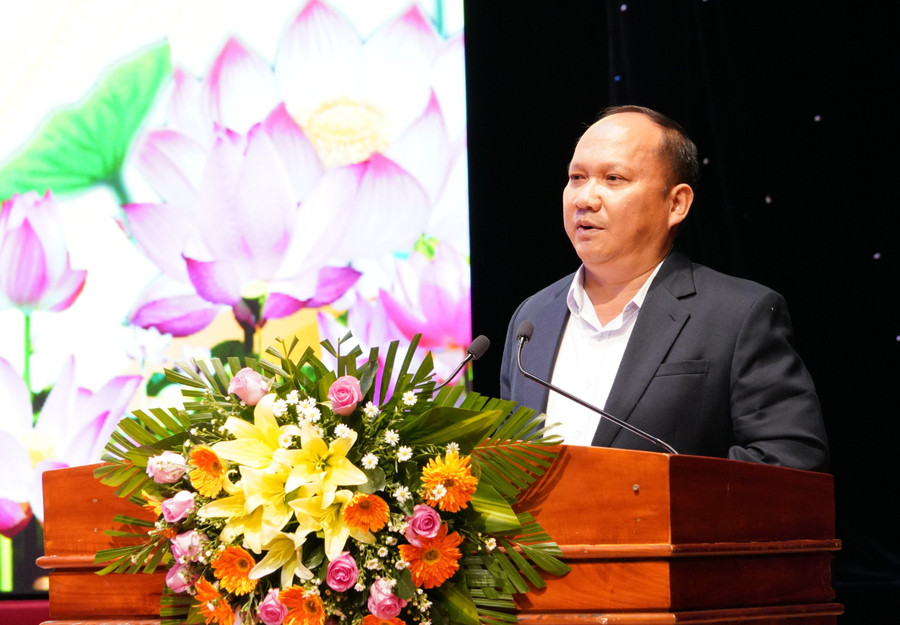 Phó Bí thư Thường trực Tỉnh ủy, Chủ tịch HĐND tỉnh Rah Lan Chung phát biểu chỉ đạo tại hội nghị. Ảnh: N.H