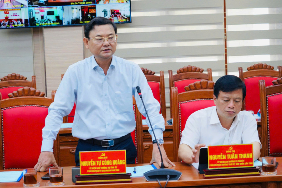 3-pct-ubnd-tinh-nguyen-tu-cong-hoang-phat-bieu.jpg