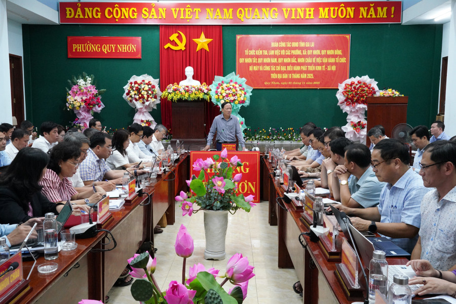 Quang cảnh buổi làm việc. Ảnh: N.H a2quang-canh-buoi-lam-viec-voi-cac-phuong-xa-anh-nh.jpg
