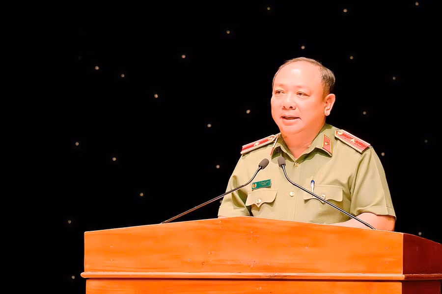 Thiếu tướng Lê Quang Nhân - Giám đốc Công an tỉnh thông tin một số vấn đề liên quan đến tình hình an ninh trật tự, phòng - chống cháy nổ trên địa bàn tỉnh. Ảnh: Đức Thụy