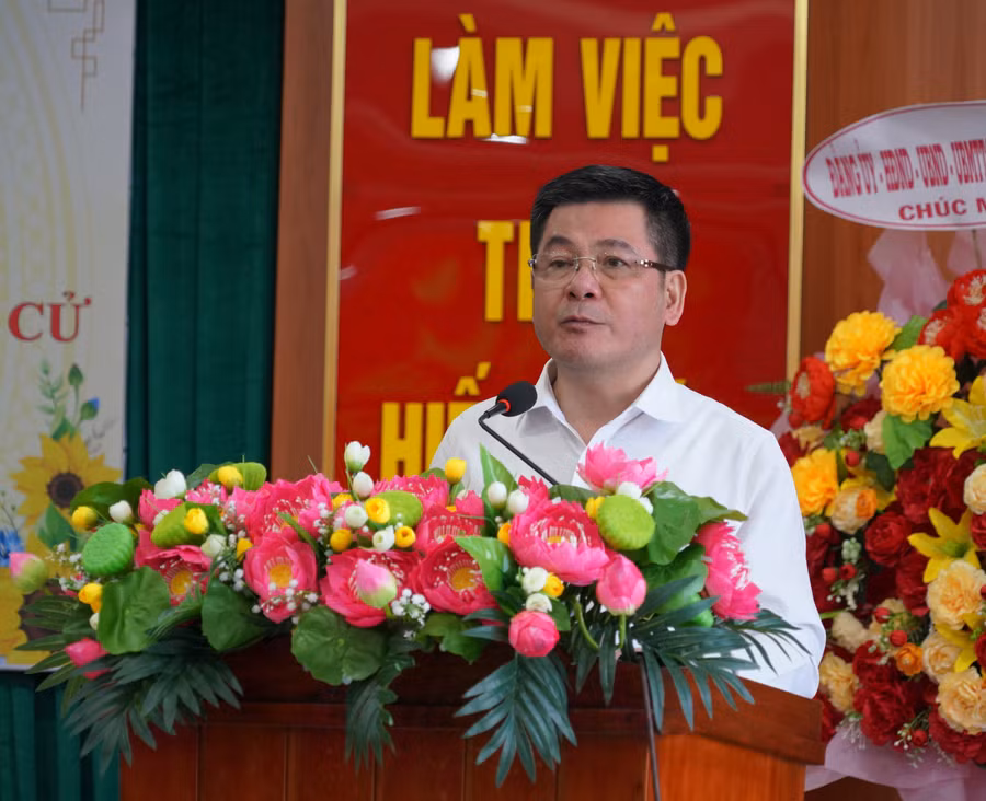 a2-ung-cu-vien-nguyen-hong-dien.jpg