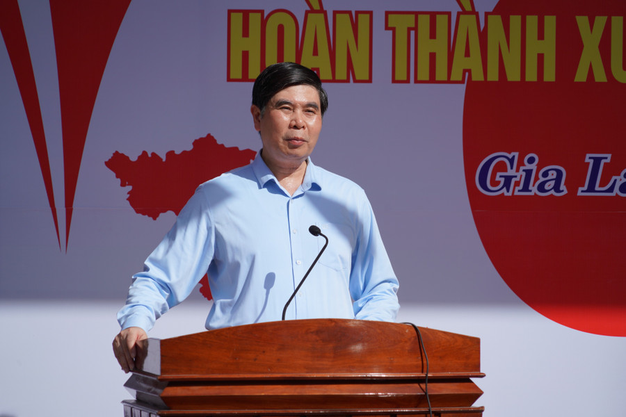 Phó Chủ tịch UBND tỉnh Lâm Hải Giang phát biểu chúc mừng đoàn diễu binh, diễu hành hoàn thành xuất sắc nhiệm vụ trở về. Ảnh: N.H a3.jpg