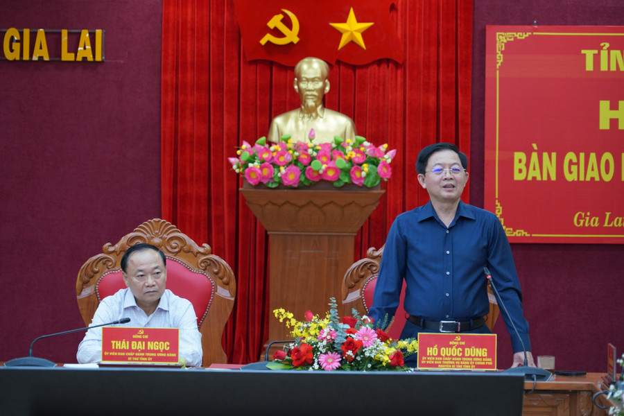 Đồng chí Hồ Quốc Dũng cảm ơn Ban Chấp hành Đảng bộ tỉnh, Ban Thường vụ Tỉnh ủy đã đoàn kết, chung sức, đồng lòng xây dựng tỉnh Gia Lai ngày càng phát triển. Ảnh: N.H a2.jpg