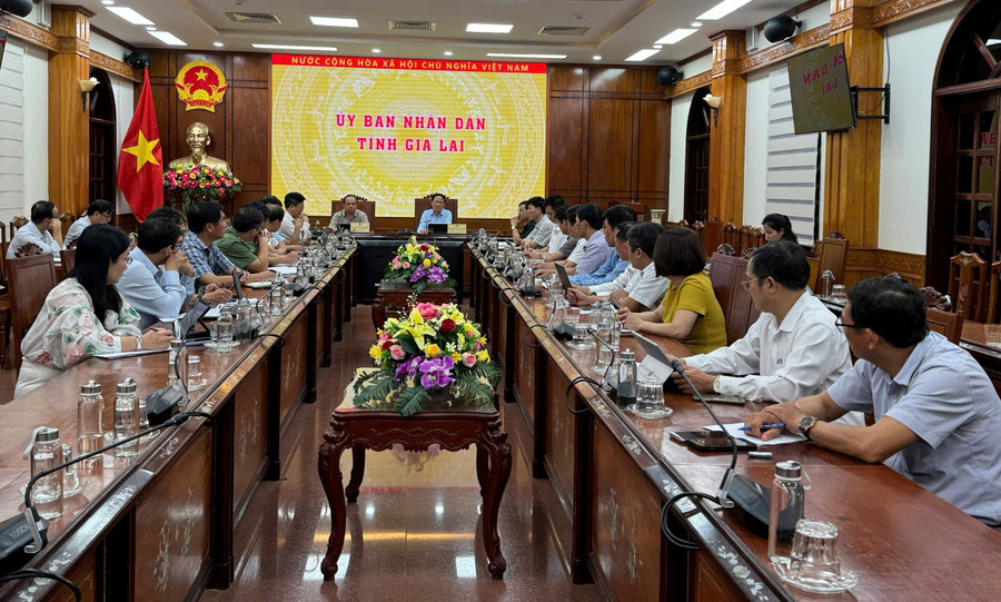 Quang cảnh cuộc họp tại điểm cầu UBND tỉnh Gia Lai. Ảnh: N.H 1-6297.jpg