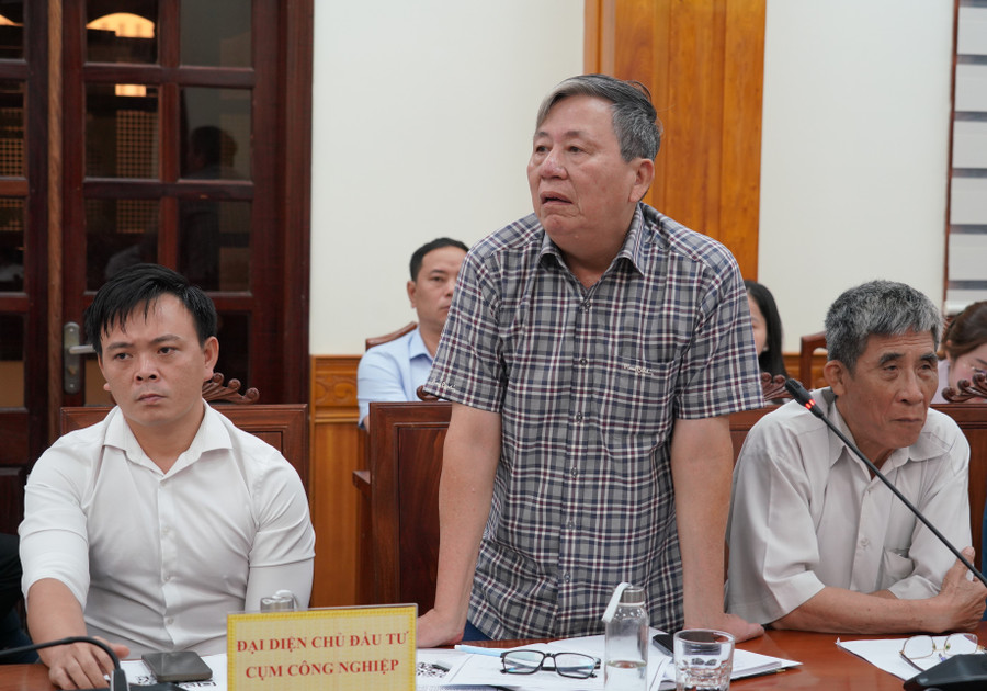 Đại diện chủ đầu tư cụm công nghiệp phát biểu tại buổi làm việc. Ảnh: N.H 2.jpg
