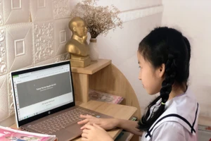 Học online và bệnh thành tích