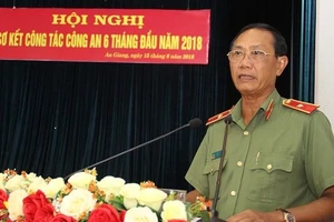  Ban Bí thư cách tất cả chức vụ trong Đảng với 2 ông Bùi Bé Tư và Nguyễn Thượng Lễ