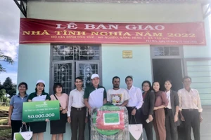 Vietcombank Chi nhánh Bắc Gia Lai bàn giao 2 căn nhà tình nghĩa cho hộ nghèo