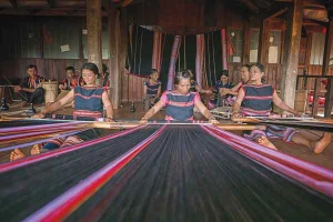 Tôn vinh trang phục truyền thống Jrai, Bahnar