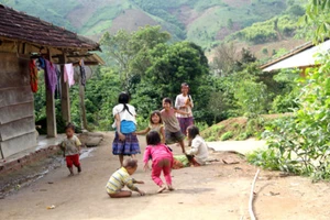 Làng "siêu đẻ" giữa Tây Nguyên đại ngàn