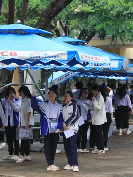928 thí sinh hoàn thành ngày thi đầu tiên vào lớp 10 Trường THPT chuyên Hùng Vương