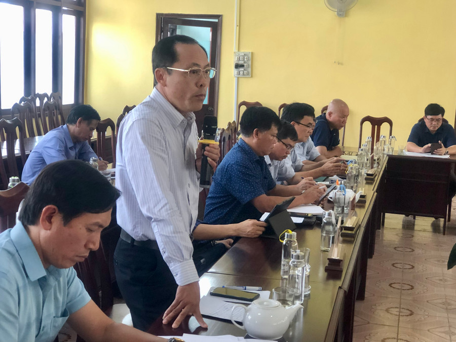 Ông Nguyễn Văn Huấn-Trưởng phòng Dự báo (Đài Khí tượng thủy văn khu vực Tây Nguyên) phát biểu nhận định về tình hình thời tiết trên địa bàn tỉnh. Ảnh: Lê Nam