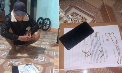 Đối tượng Rơ Châm Phăm bị bắt giữ cùng tang vật vụ án. Ảnh Công an huyện Chư Păh Đối tượng Rơ Châm Phăm bị bắt giữ cùng tang vật vụ án. Ảnh Công an huyện Chư Păh