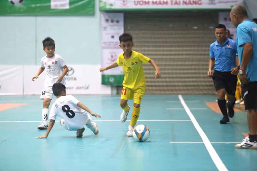 Trận đấu đã diễn ra hấp dẫn với 6 bàn thắng được ghi. Ảnh: Văn Ngọc Trận đấu đã diễn ra hấp dẫn với 6 bàn thắng được ghi. Ảnh: Văn Ngọc