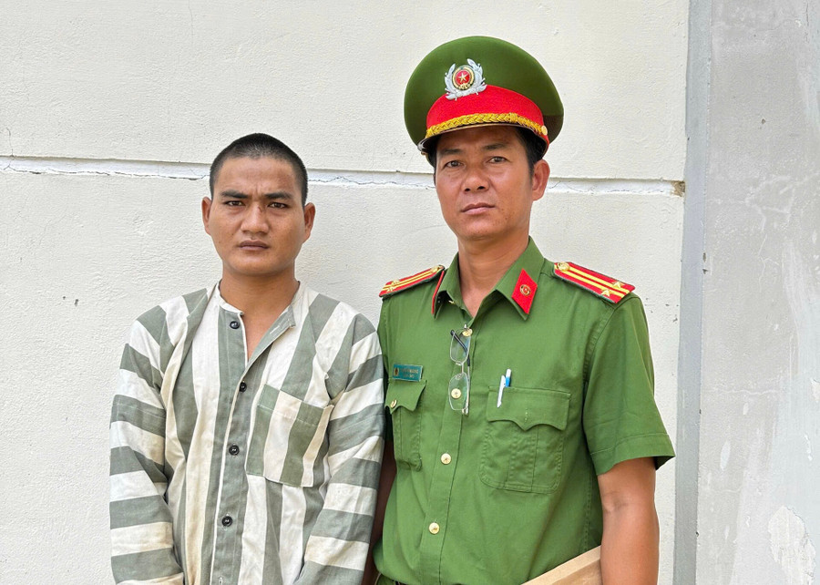 Đối tượng Nam (trái) đã bị bắt giữ sau hơn 1 ngày gây án. Ảnh: Đặng Đông