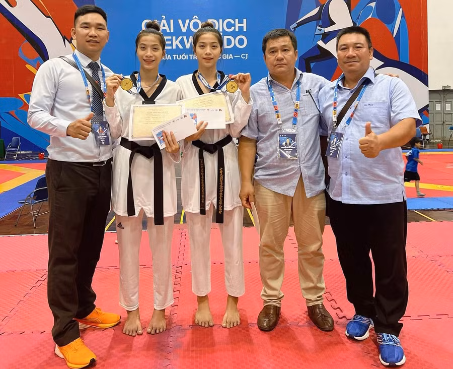 Cặp nữ võ sĩ song sinh đã giành huy chương vàng cho đoàn Gia Lai. Ảnh: Đức Nhật