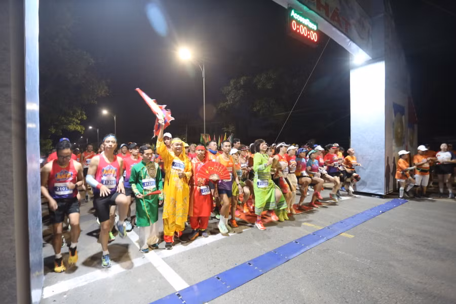 Hơn 1.100 VĐV tranh tài tại giải năm nay. Ảnh: Văn Ngọc Hơn 1.100 VĐV tranh tài tại giải năm nay. Ảnh: Văn Ngọc