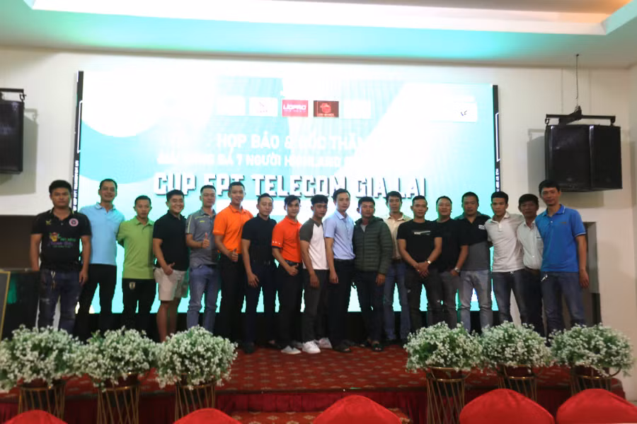 16 đội bóng sẽ tranh tài ở giải đấu năm nay. Ảnh: Văn Ngọc