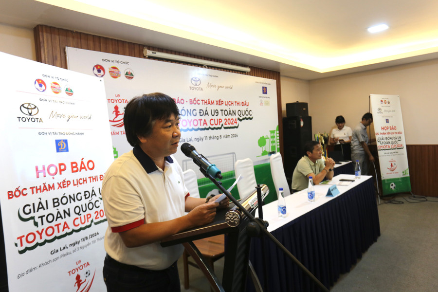 Phó Tổng Biên tập Báo Thiếu niên Tiền phong và Nhi đồng phát biểu tại buổi họp báo. Ảnh: Văn Ngọc