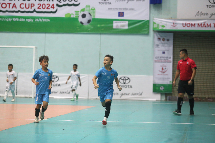 U9 Luxury Hạ Long Quảng Ninh chơi lì lợm và tận dụng tốt cơ hội. Ảnh: Văn Ngọc