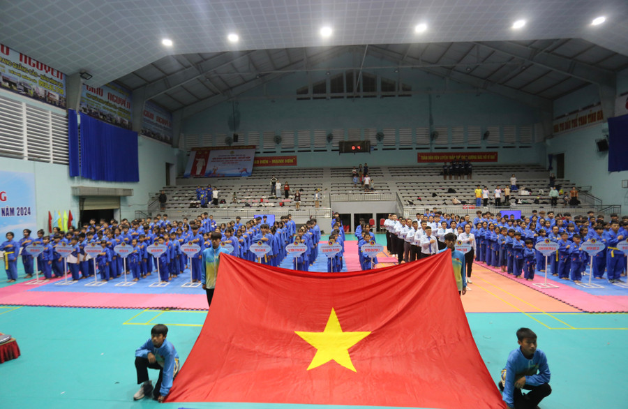 Giải có sự tham gia của hơn 300 VĐV Ảnh: Văn Ngọc