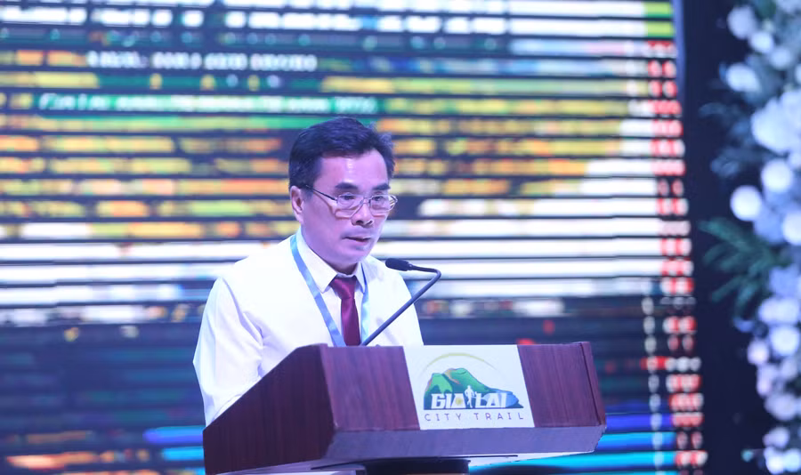 Trưởng Ban tổ chức giải Nguyễn Hữu Sung phát biểu tại lễ công bố. Ảnh: Văn Ngọc Trưởng Ban tổ chức giải Nguyễn Hữu Sung phát biểu tại lễ công bố. Ảnh: Văn Ngọc