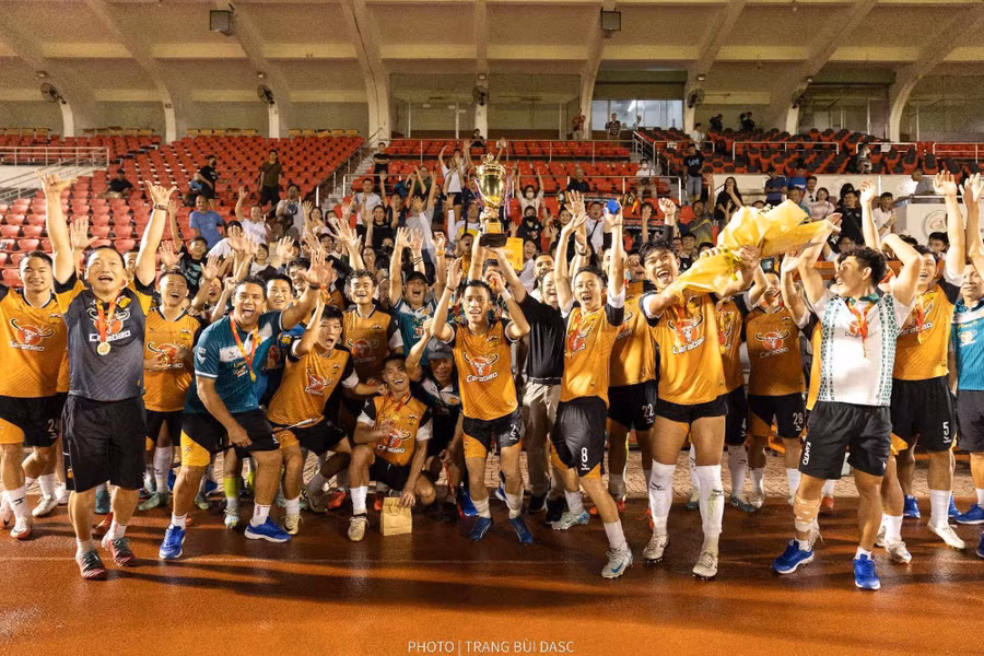 HAGL đã đăng quang ngôi vô địch khi giành được 7 điểm sau 3 trận đấu. Ảnh: Trang Bùi