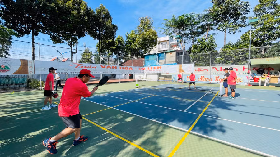 Các VĐV đã tranh tài ở nội dung đôi nam. Ảnh: Văn Ngọc