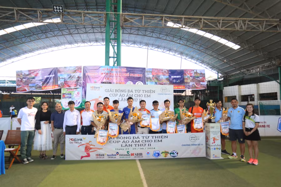 Giải đấu năm nay có sự tham gia của 8 đội bóng. Ảnh: Văn Ngọc