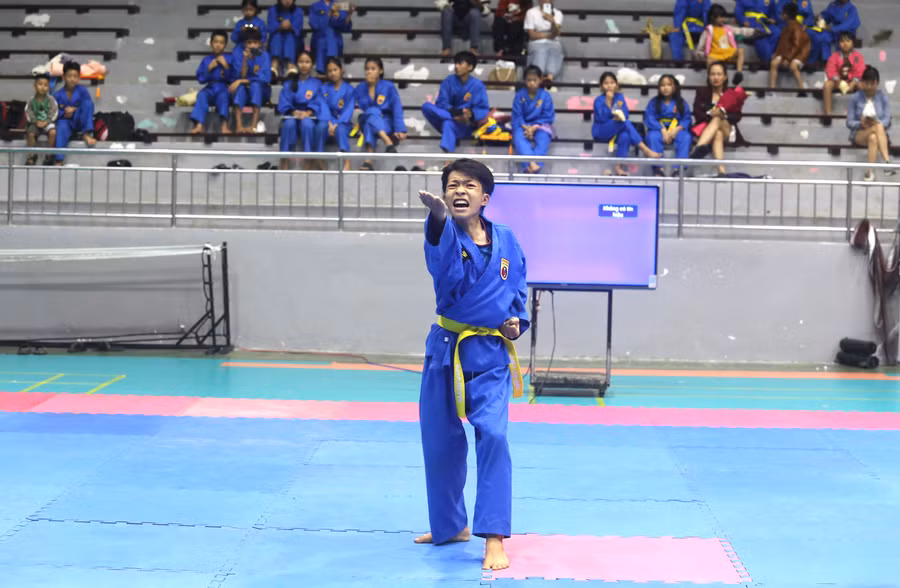 Các VĐV đã thi đấu 2 nội dung quyền và đối kháng. Ảnh: Văn Ngọc