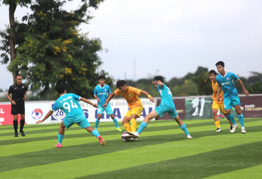 Trận đấu đã diễn ra hấp dẫn hơn trong hiệp 2 khi Tây Nguyên Gia Lai dâng cao đội hình. Ảnh: Văn Ngọc Trận đấu đã diễn ra hấp dẫn hơn trong hiệp 2 khi Tây Nguyên Gia Lai dâng cao đội hình. Ảnh: Văn Ngọc