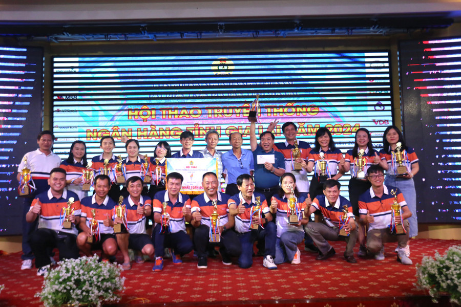 Agribank Gia Lai giành giải nhất toàn đoàn ở Hội thao. Ảnh: Văn Ngọc