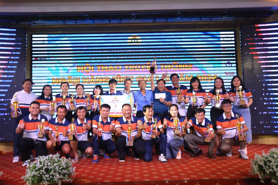 Agribank Gia Lai giành giải nhất toàn đoàn ở Hội thao. Ảnh: Văn Ngọc