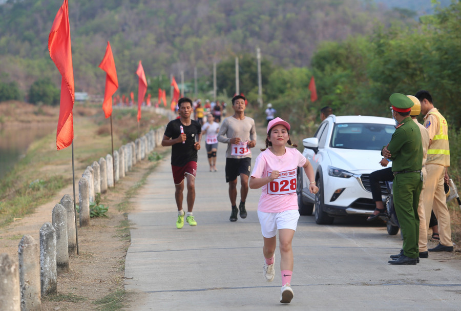 Giải chạy đã quy tụ hơn 200 VĐV ở nhiều địa phương trong tỉnh tham gia. Ảnh: Văn Ngọc Giải chạy đã quy tụ hơn 200 VĐV ở nhiều địa phương trong tỉnh tham gia. Ảnh: Văn Ngọc