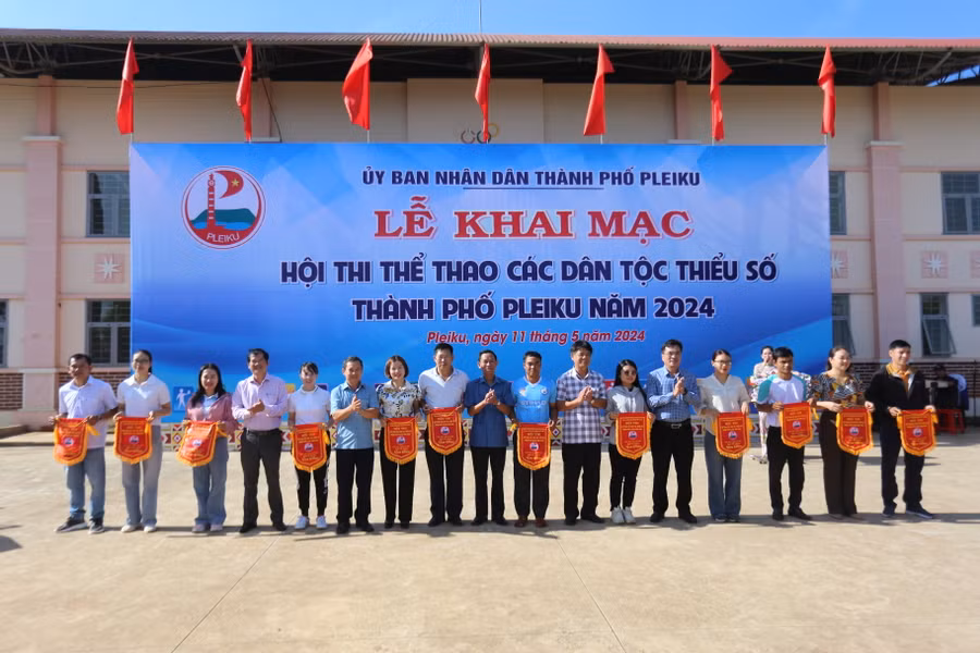 13 đoàn tham gia Hội thi lần này. Ảnh: Văn Ngọc