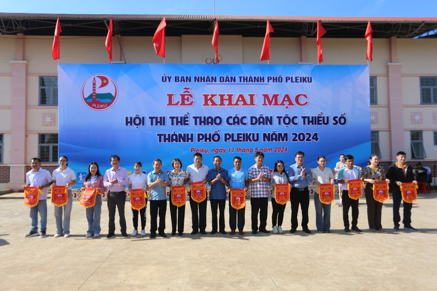 13 đoàn tham gia Hội thi lần này. Ảnh: Văn Ngọc