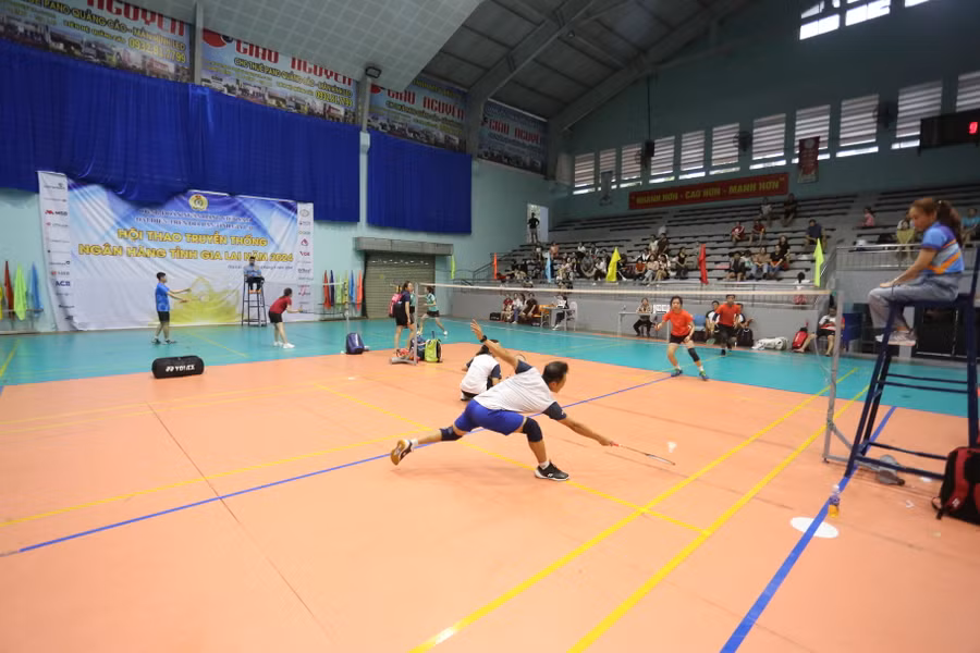 Môn cầu lông đã có nhiều bất ngờ thú vị xảy ra. Ảnh: Văn Ngọc
