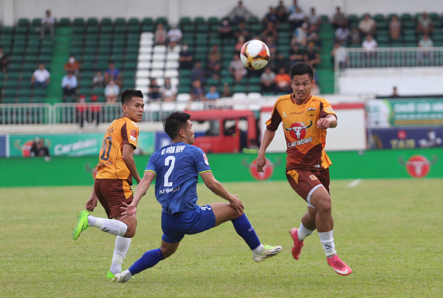 LPBank HAGL (phải) đã chơi lì lợm và bản lĩnh hơn so với đối thủ. Ảnh: Văn Ngọc LPBank HAGL (phải) đã chơi lì lợm và bản lĩnh hơn so với đối thủ. Ảnh: Văn Ngọc