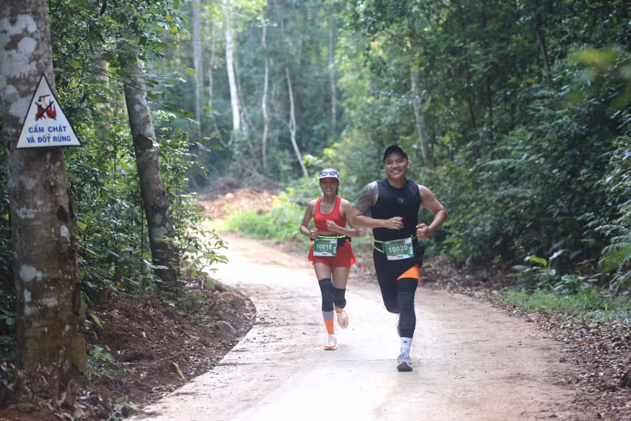 Giải chạy nhằm lan tỏa thông điệp bảo vệ rừng. Ảnh: Văn Ngọc