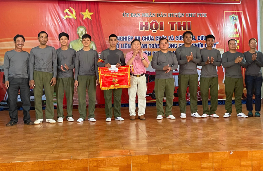 Đội xã Ia Hrú đã giành giải nhất của Hội thi. Ảnh: Minh Quân Đội xã Ia Hrú đã giành giải nhất của Hội thi. Ảnh: Minh Quân