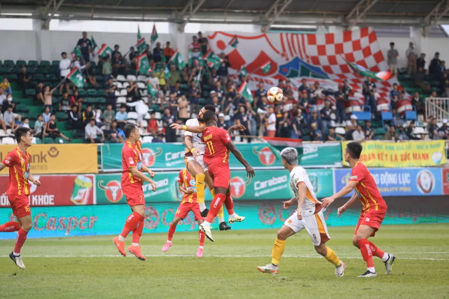 Trận đấu đã diễn ra với nhịp độ tấn công cao. Ảnh: Văn Ngọc