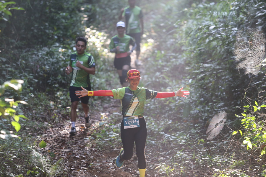 Những đoạn đường đất trong rừng mang đến cảm hứng cho những người yêu thiên nhiên. Ảnh: Văn Ngọc Những đoạn đường đất trong rừng mang đến cảm hứng cho những người yêu thiên nhiên. Ảnh: Văn Ngọc