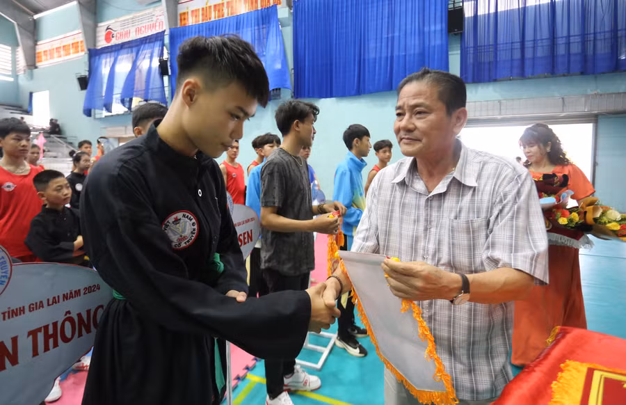 Giải đấu có sự tham gia của hơn 150 võ sĩ trong toàn tỉnh. Ảnh: Văn Ngọc