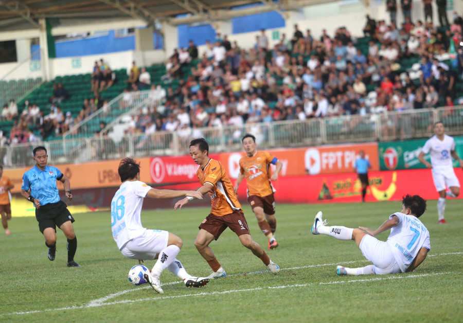 HAGL đã tạo ra một số pha hãm thành nguy hiểm về phía đội khách. Ảnh: Văn Ngọc