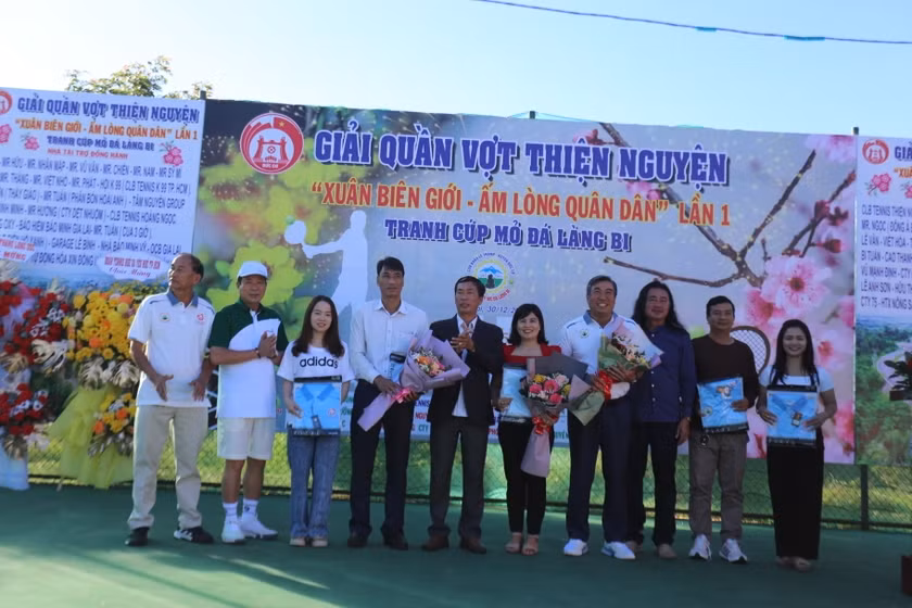 Giải đấu lần đầu tiên đã quyên góp được số tiền gần 600 triệu đồng. Ảnh: Văn Ngọc Giải đấu lần đầu tiên đã quyên góp được số tiền gần 600 triệu đồng. Ảnh: Văn Ngọc