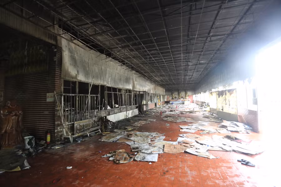 Ước tính thiệt hại ban đầu về tài sản khoảng hàng trăm triệu đồng. Ảnh: Văn Ngọc