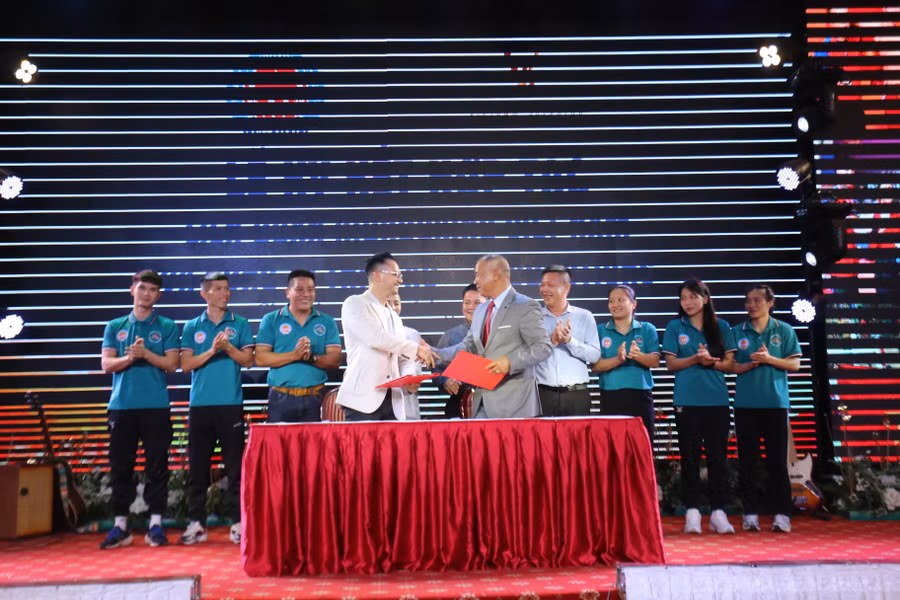 Liên đoàn Kickboxing Việt Nam ký hợp tác với Công ty TNHH AC Productions. Ảnh: Văn Ngọc