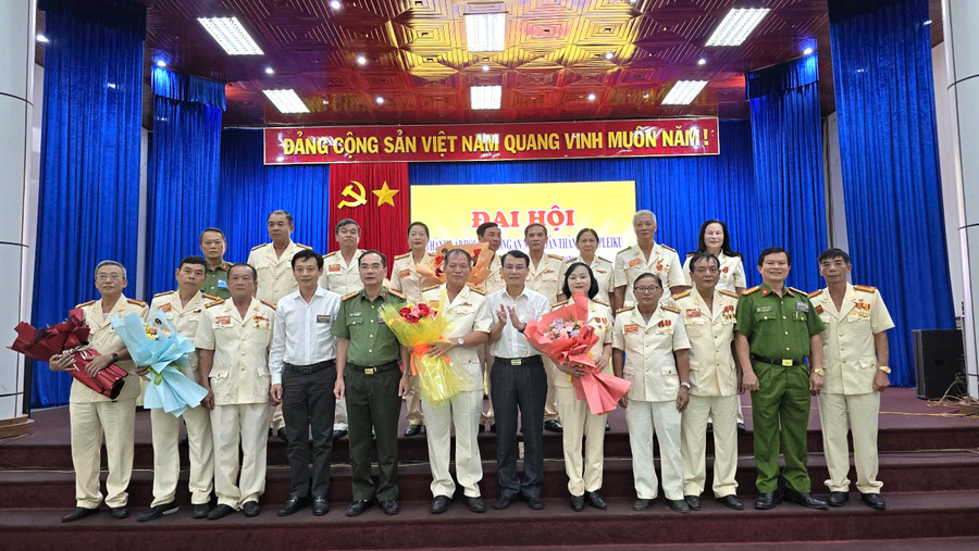 19 đồng chí được bầu vào Ban chấp hành Hội Cựu CAND TP. Pleiku nhiệm kỳ 2024-2029. Ảnh: Văn Ngọc 19 đồng chí được bầu vào Ban chấp hành Hội Cựu CAND TP. Pleiku nhiệm kỳ 2024-2029. Ảnh: Văn Ngọc